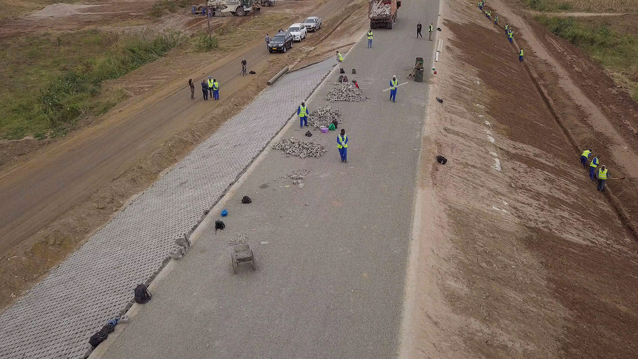 Thumbnail image of Mozambique - Road construction at Chókwè