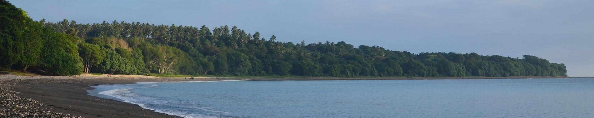 The black sand coast near Taremb, Malekula Island, Vanuatu. Photo: World Bank