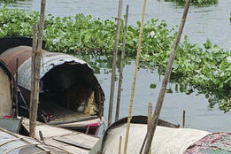 World Bank Photo Collection House boats along the river Bangladesh. Photo: Scott Wallace / World Bank